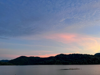 Obraz premium sunset over the lake