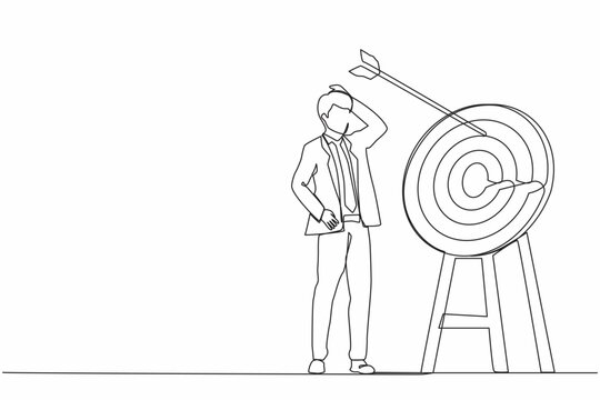 recommend clip art: Continuous one line drawing young ambition businessman arrow missed at the target. Failed hit archery target. Business challenge failure metaphor. Single line draw design vector graphic illustration