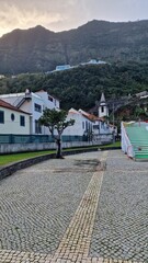 São Vicente Parish Church, built in the late 17th century, exhibits a magnificent interior, with an effect known as the 'Total Art of Empty Horror'. This religious space is located at the centre of Sã