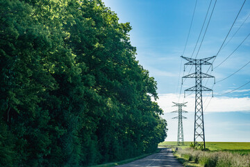 Obraz premium Electricity pylon and nature, real life photo