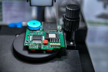 Digital microscope inspection system for checking the quality of electronic PCB circuit boards selective focus at factory	