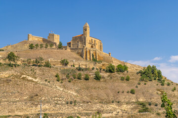 Fototapeta premium Church and castle dominating San Vicente de la Sonsierra in La Rioja, Spain