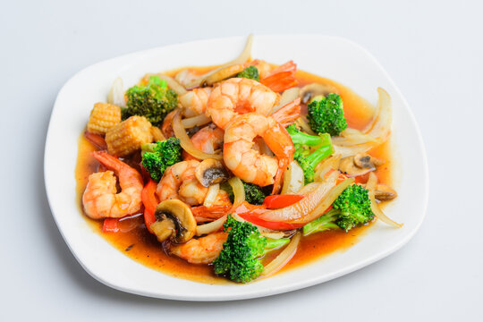 Thai Stir-Fried Mixed Vegetables with Shrimp (Pad Pak Ruam Mit Talay)