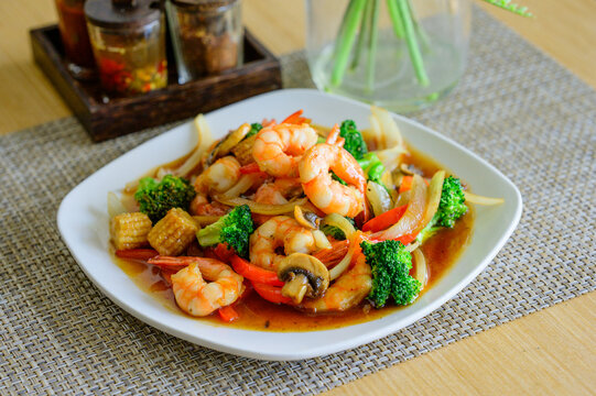 Thai Stir-Fried Mixed Vegetables with Shrimp (Pad Pak Ruam Mit Talay)