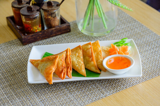 Thai Fried Wontons with Sweet Chili Sauce
