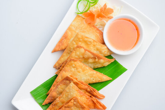 Thai Fried Wontons with Sweet Chili Sauce