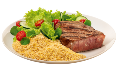 prato com carne bovina grelhada acompanhada de farofa brasileira e salada isolado em fundo transparente