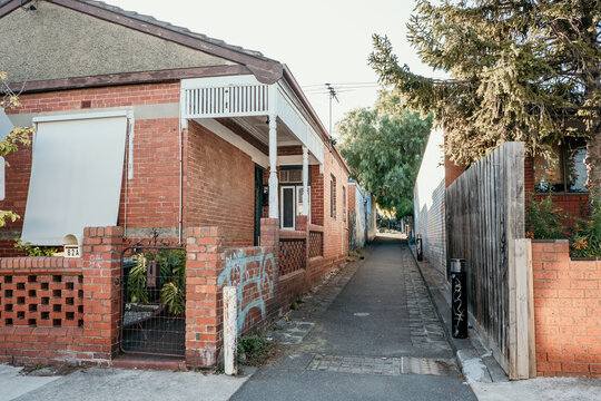 Melbourne laneway between houses.