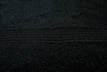 Sable volcanique noir - lignes