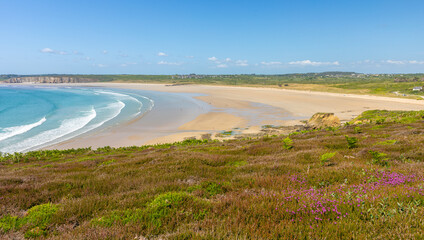 La Plage de Kersiguénou en marée basse dans la Presqu'île de Crozon