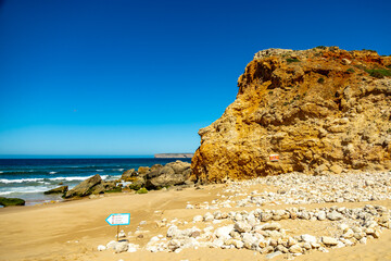 Frühsommerliche Wanderung an der wunderschönen Algarve vor den Toren der Hafenstadt Sagres -...