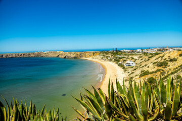 Frühsommerliche Wanderung an der wunderschönen Algarve vor den Toren der Hafenstadt Sagres -...