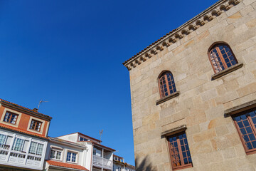 Die kleine Stadt Betanzos in Spanien