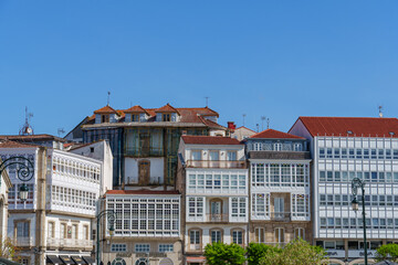 Die kleine Stadt Betanzos in Spanien