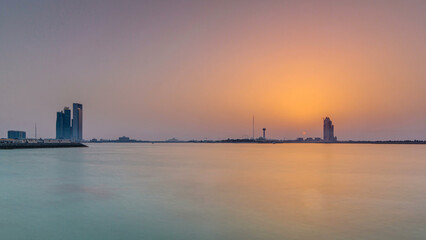 Obraz premium Sunset in Abu Dhabi over Marina Island timelapse