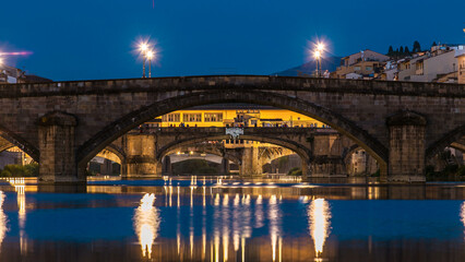 Naklejka premium Ponte Alla Carraia and Santa Trinita Holy Trinity Bridge day to night timelapse over River Arno in Florence