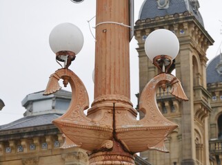 Straßenlaterne in San Sebastián im Baskenland