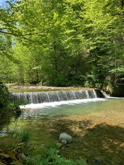 Wasserfall am Fluss Lorze in Baar bei den Höllgrotten
Weg zu den Tropfsteinhöhlen