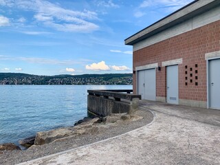 Ufer am Z&uuml;richsee in R&uuml;schlikon, Wasserwerk