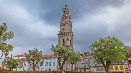 Obraz premium Bell tower of the Clerigos Church in cloudy blue sky background timelapse hyperlapse