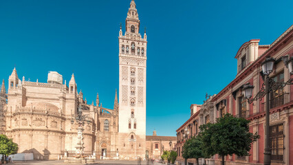 Obraz premium Seville Cathedral and Giralda Tower timelapse hyperlapse panorama, Spain