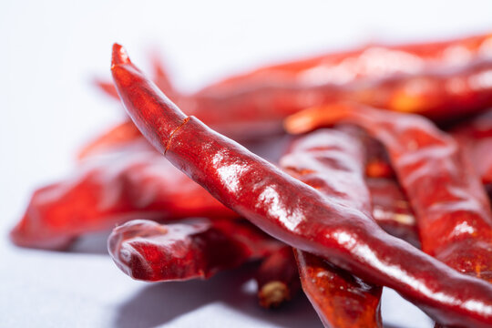 Dried red chili peppers: a spicy and healthy food ingredient