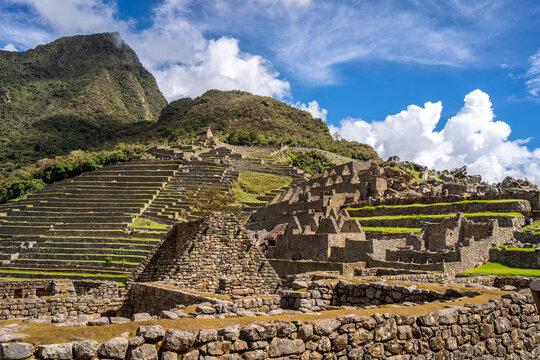 Panoramic view of Machu Picchu ruins with Huayna Picchu in background, Peru
