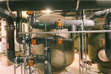 Industrial water filtration system with multiple pipelines