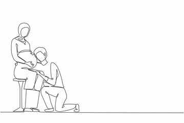 Single one line drawing husband kneel down and listening to his Arabian pregnant wife belly, expecting new born baby. Man hugs pregnant woman. Continuous line draw design graphic vector illustration