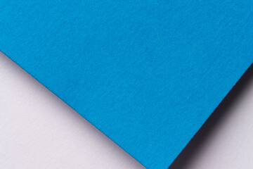 白背景に青い画用紙