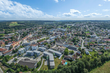 Blick über die Stadt Vilshofen an Donau und Ilz in Niederbayern