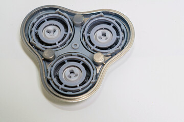 Inner mechanism of a shaver head showing intricate components with a silver outline