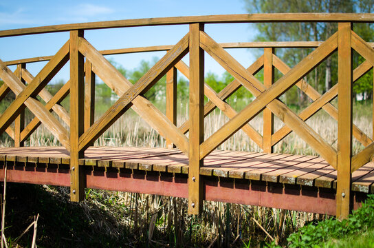 Wooden footbridge architecture in tranquil landscape