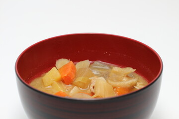 ほかほか湯気立つ、食卓を彩る豚汁