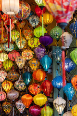 Obraz premium A variety of colorful lanterns are beautifully hanging on a wall