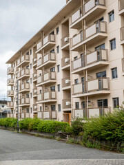 取り壊しを待つ廃墟の団地