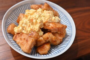 鶏肉のタルタルソース添え