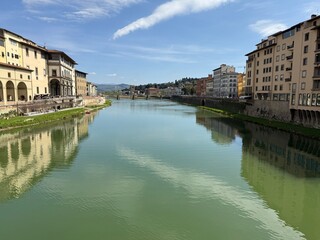 Fototapeta premium View of arno river from Ponte Vecchio