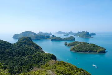 Fototapeta premium Panoramic view of the landscape of Mu Ko Ang Thong Marine Park in Thailand near Koh Samui. You can see beautiful turquoise blue water and many small tropical islands with lush vegetation.