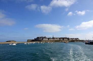 GR 34 le sentier des douaniers en Bretagne en France : Saint-Malo Intra-Muros, la maison de Robert...