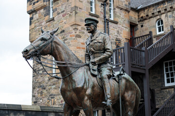 Fototapeta premium statue of man on horse at edinburgh castle