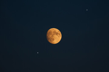 Waning gibbous Moon photographed with a long focal lens. © astrosystem