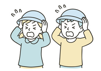 困り顔で頭を抱える通学帽子をかぶった小学生の男女