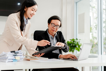 Managers work with secretaries or employees. Managers train employees. Teamwork, brainstorming,...