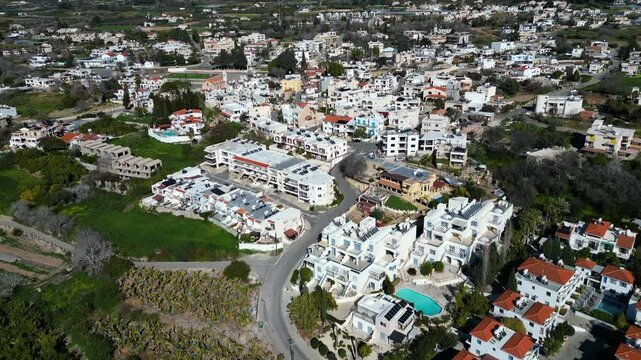 Wei&szlig;e Innenstadt von Limassol auf Zypern.