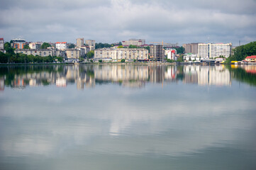 Obraz premium view of Ternopil cite reflected in the lake, Ukraine