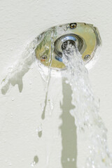 The water inlet of a reinforced concrete pool is defective and the water also comes out laterally