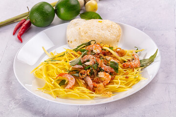Salad with mango and prawn
