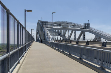 bayonne bridge pedestrian bike path surface for biking between staten island new york and bayonne nj jersey trail (cyclist pedestrians cycling) infrastructure suspension
