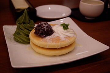 抹茶アイスとあんこの和風パンケーキ

